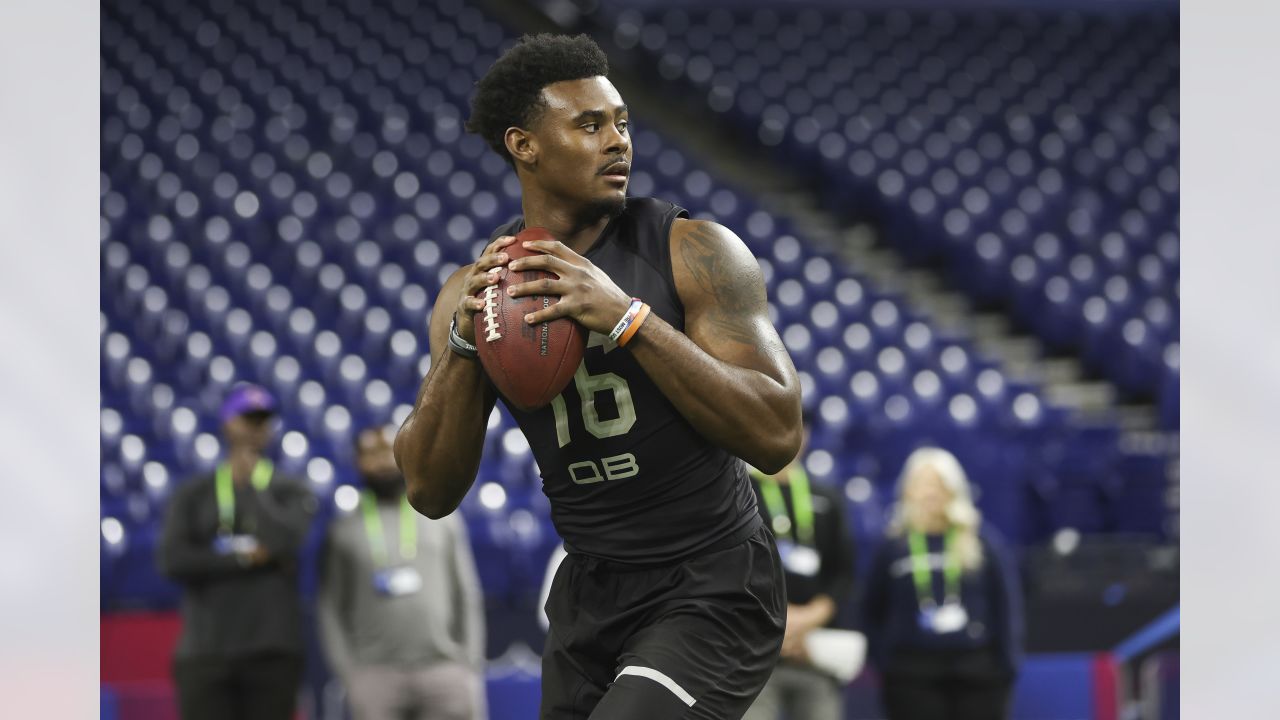 Wyche: How Marcus Mariota could fit into Falcons long-term QB plan