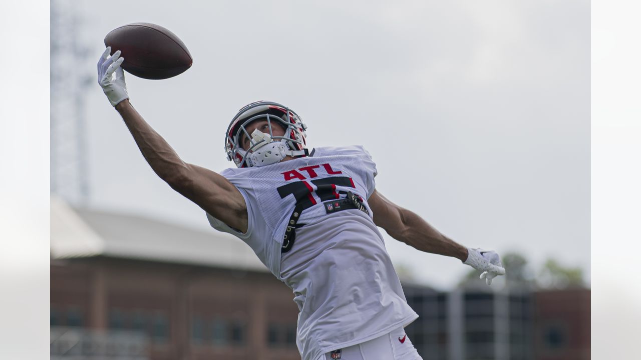 Atlanta Falcons safety Jessie Bates III (30) throws the ball during the NFL  football team's training camp, Saturday, July 29, 2023, in Flowery Branch,  Ga. (AP Photo/Alex Slitz Stock Photo - Alamy