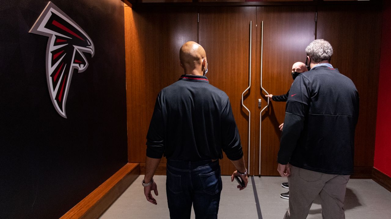 Arthur Smith and Terry Fontenot visit Mercedes-Benz Stadium