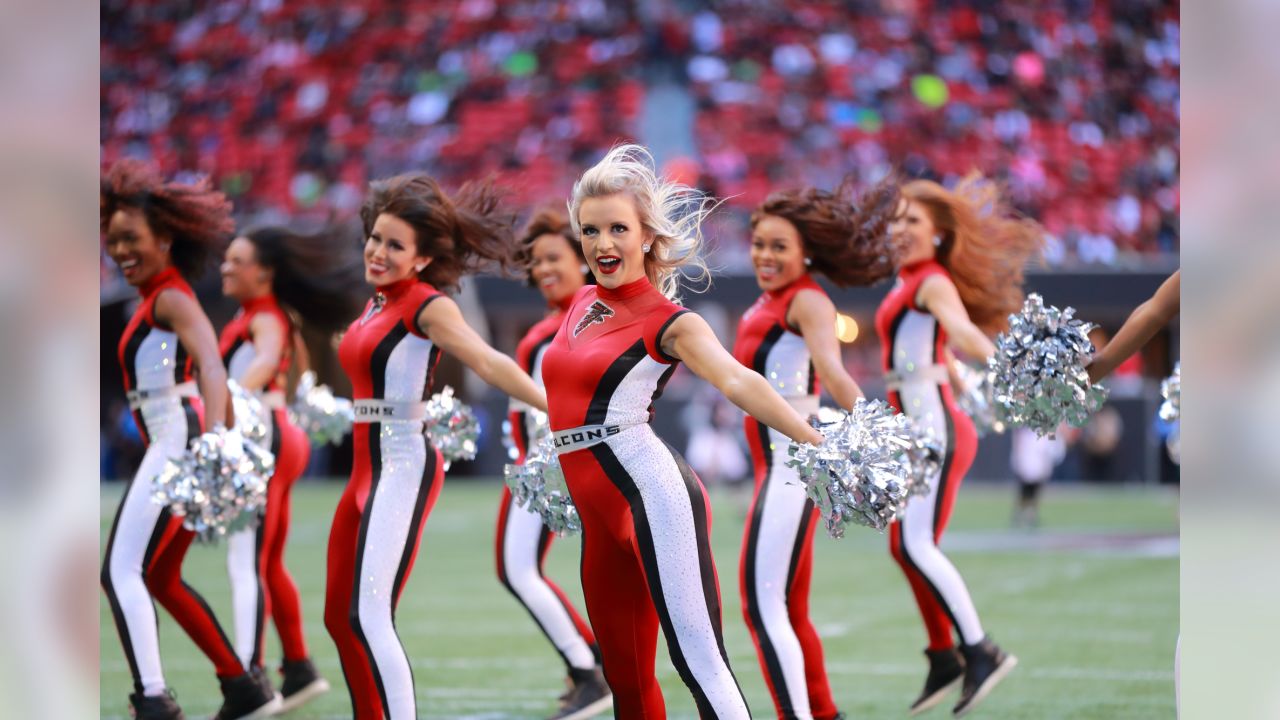 Patriots Cheerleaders vs. Seahawks Cheerleaders -- Who'd You Rather?!