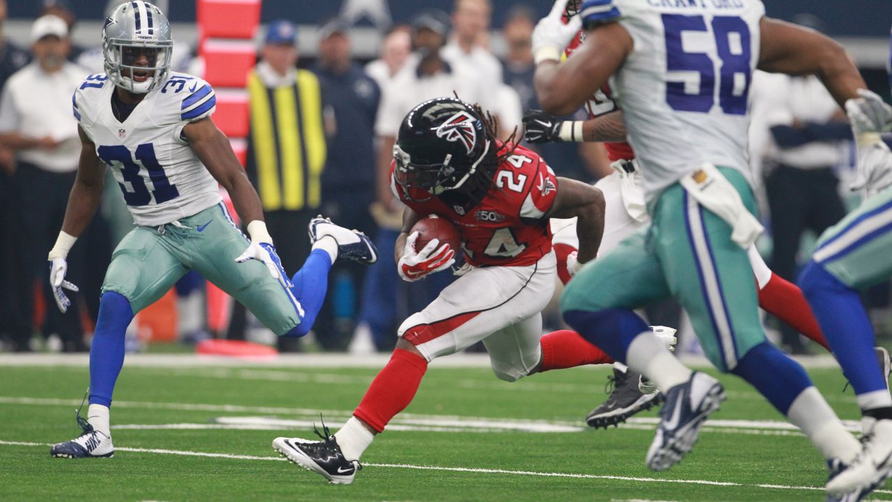 Dallas Cowboys rout Atlanta Falcons with first-half flurry