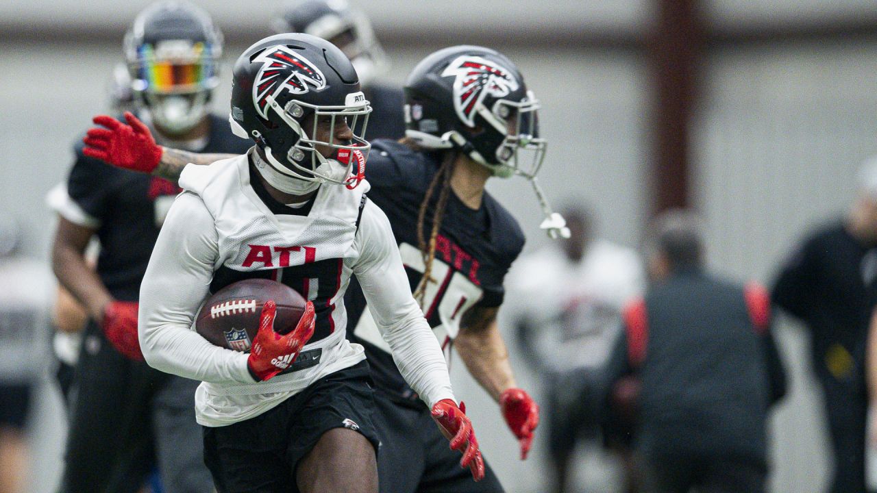 FLOWERY BRANCH, GA - JULY 30: Atlanta Falcons wide receiver Frank Darby  (88) has a laugh during Saturday morning workouts for the Atlanta Falcons  on July, 30, 2022 at the Atlanta Falcons