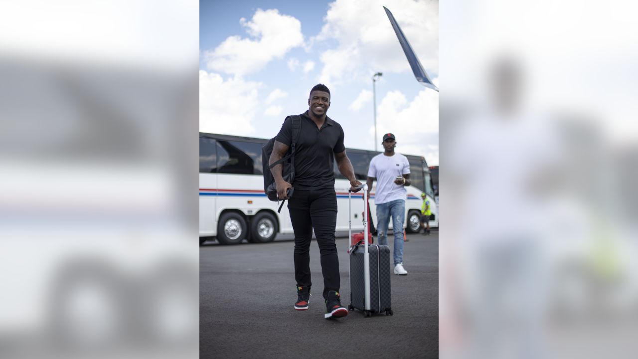 Falcons players wear pearls boarding team plane to Miami