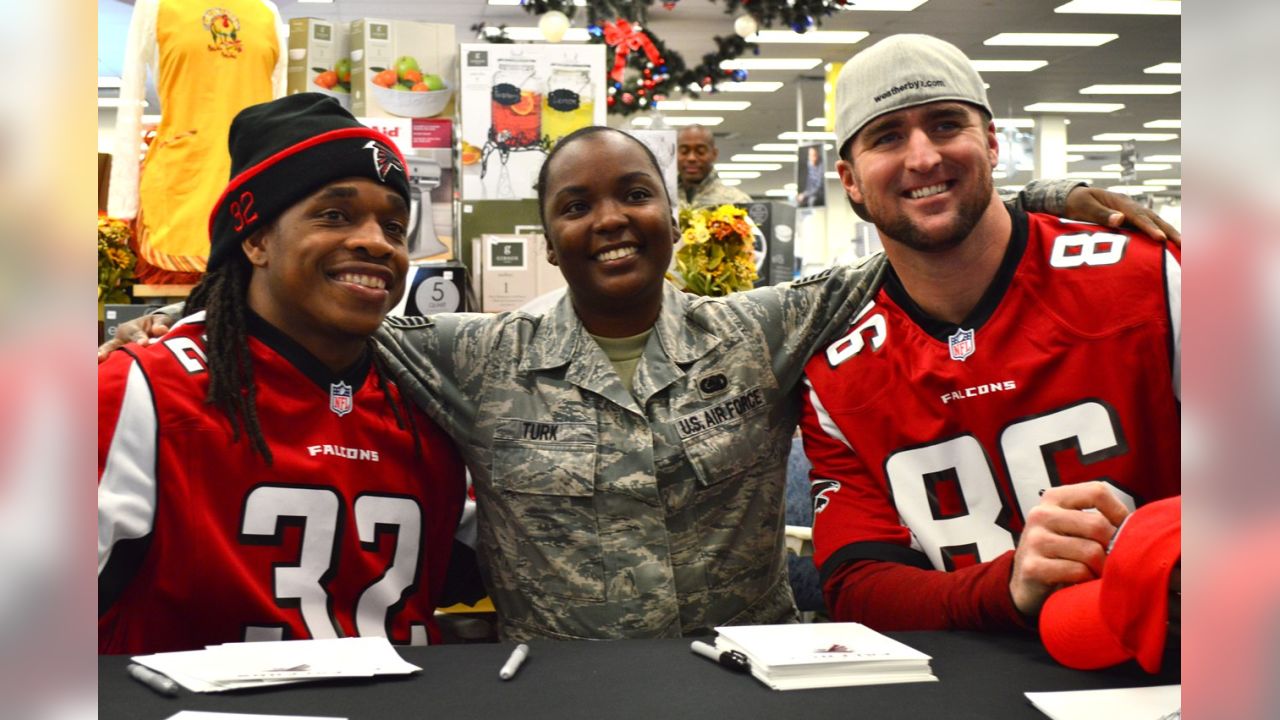 Heroes Meet Falcons During Visit to Dobbins ARB