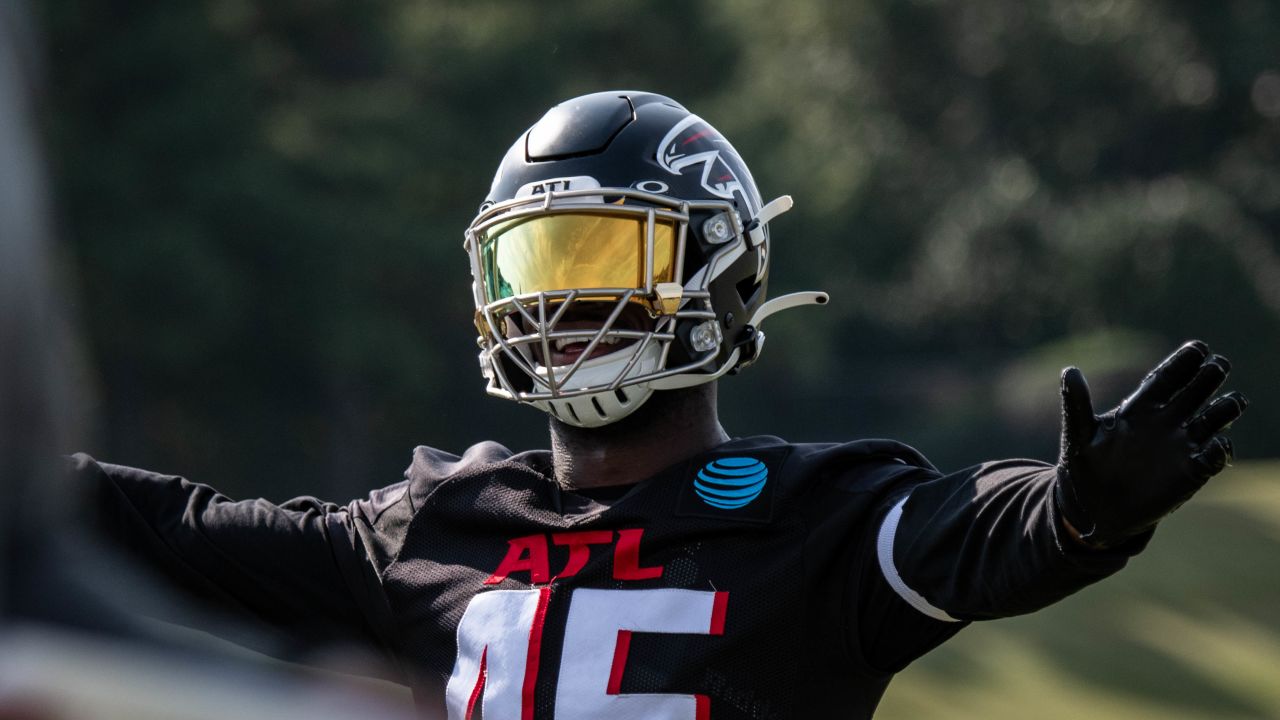 Atlanta Falcons linebacker Deion Jones #45 in action at AT&T