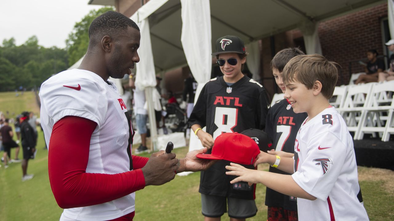 Fans come out for Falcons training camp