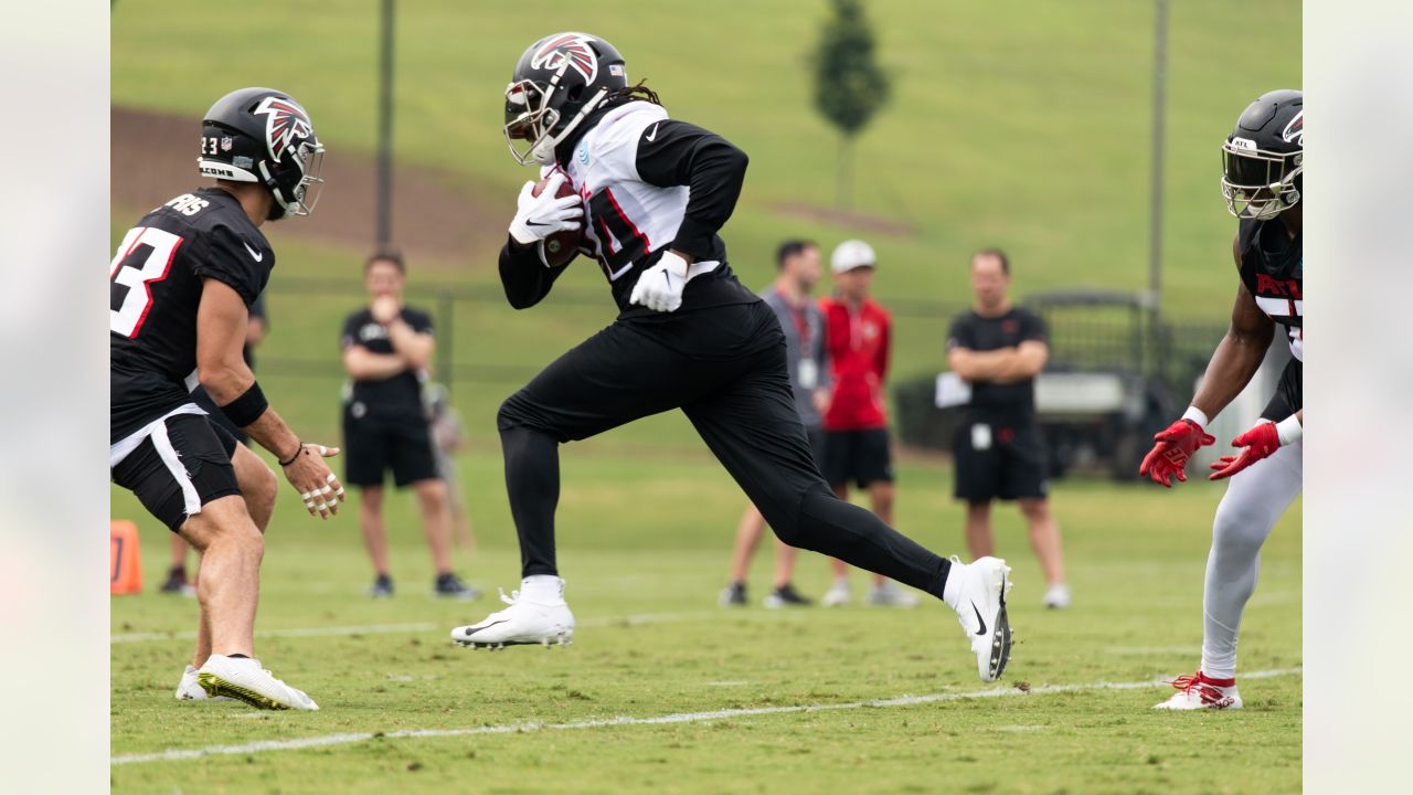 Deion Jones debuts new visor  2021 AT&T Training Camp Day 2