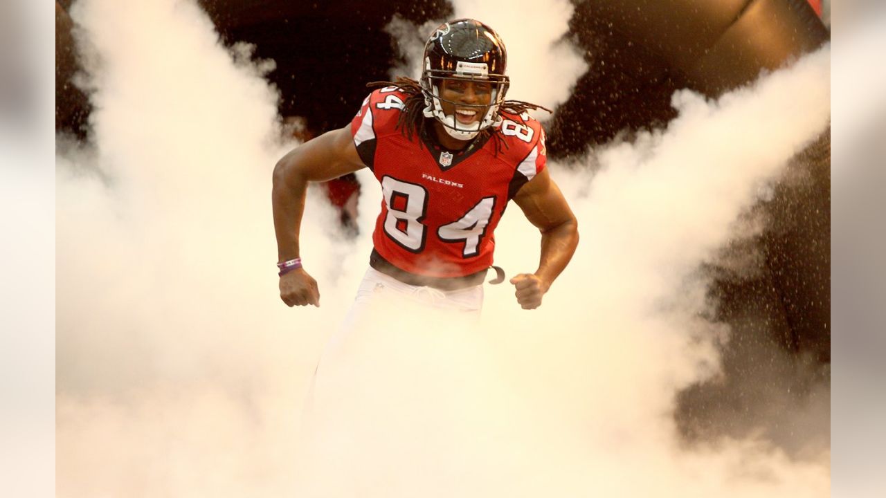 Atlanta Falcons wide receiver Roddy White (84) brings in a catch for a  first down during the first half of the NFC Championship game at the  Georgia Dome in Atlanta on January