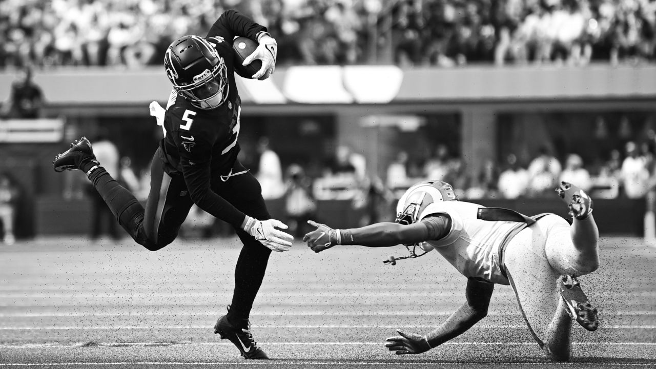 INGLEWOOD, CA - SEPTEMBER 18: Los Angeles Rams Wide Receiver Cooper Kupp  (10) runs his route during an NFL game between the Atlanta Falcons and the  Los Angeles Rams on September 18