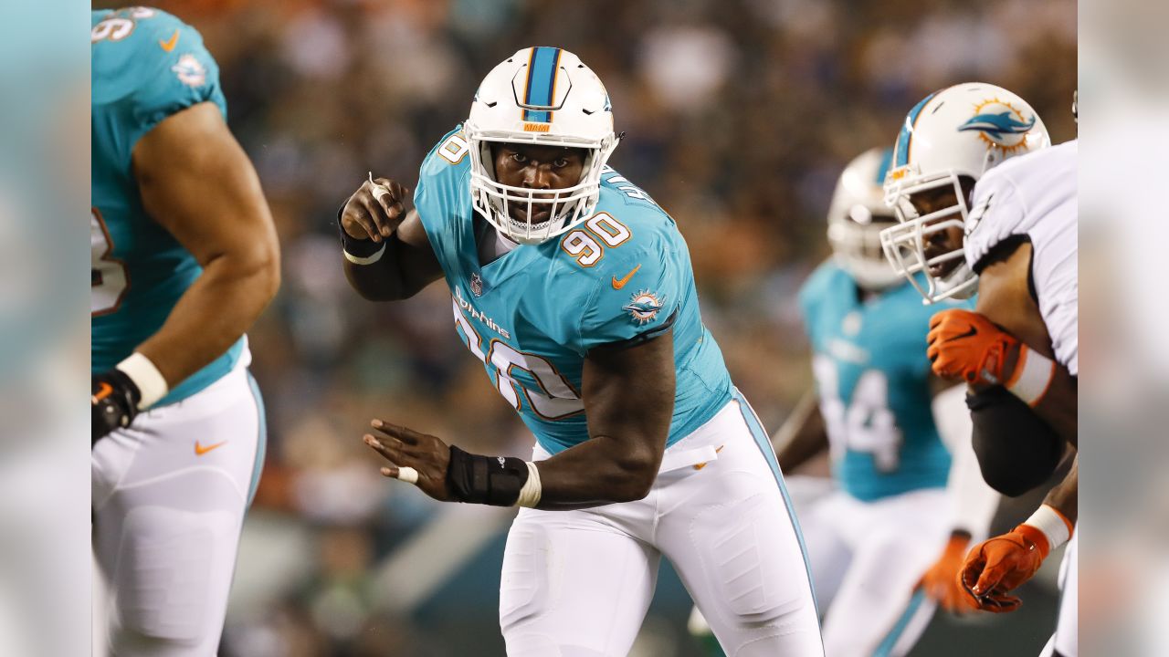 Report: Falcons trade 7th-round pick to Miami Dolphins for DE Charles  Harris - The Falcoholic