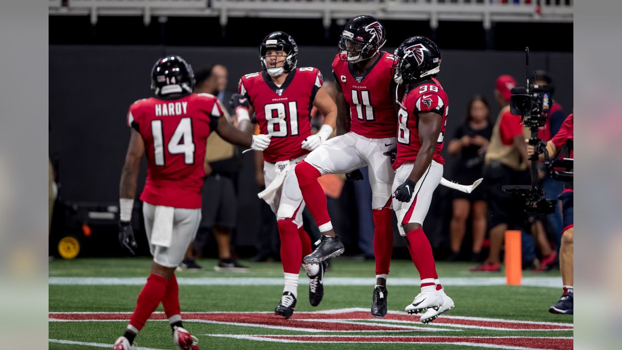 Atlanta Falcons wide receiver Julio Jones (11) celebrates his