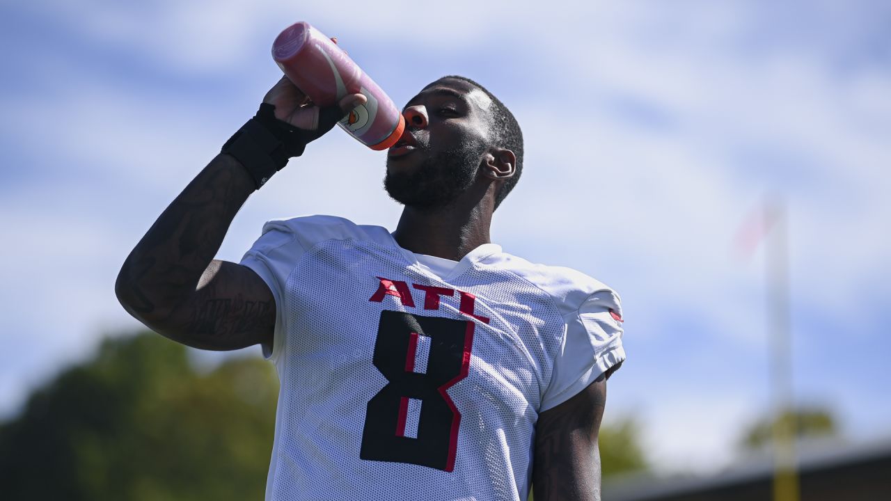 Shanna Lockwood/© 2022 Atlanta Falcons - Atlanta Falcons kicker Younghoe Koo  #7 during practice in Flowery Branch, Georgia, on …