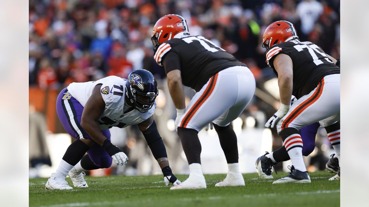 New York Giants running back Sandro Platzgummer (34) warms up prior to the  start of an NFL football game against the Cleveland Browns, Sunday, Aug.  22, 2021, in Cleveland. (AP Photo/Kirk Irwin