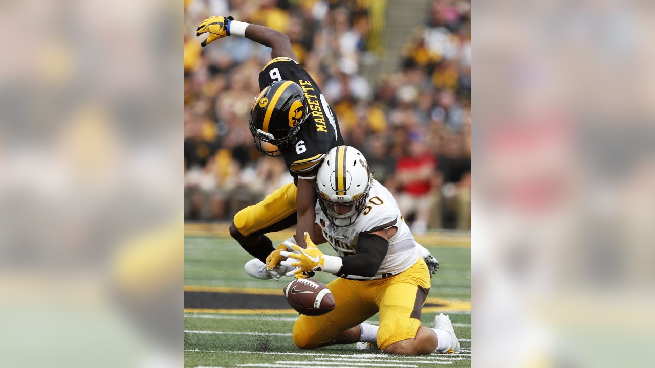 Former Wyoming linebacker Logan Wilson racks up 17 tackles in