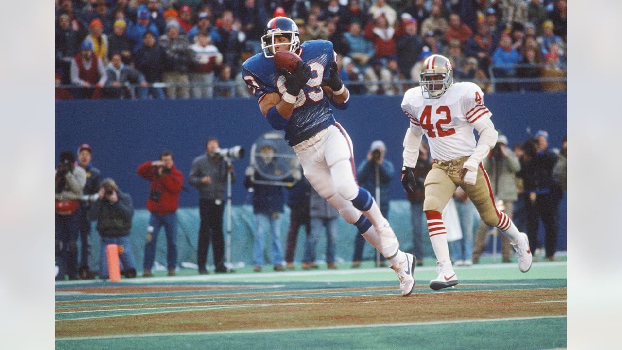 Ronnie Lott of the San Francisco 49ers defends Mark Jackson of the News  Photo - Getty Images