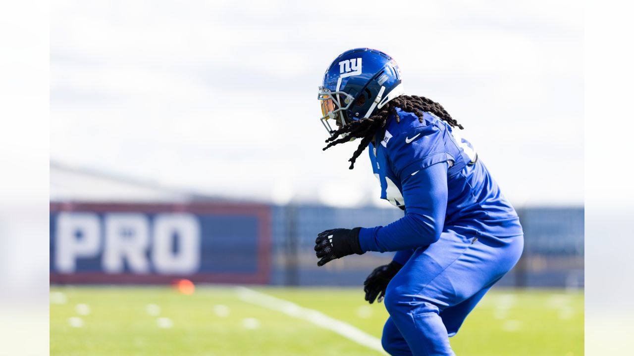 New York Giants cornerback Fabian Moreau (37) defends against the