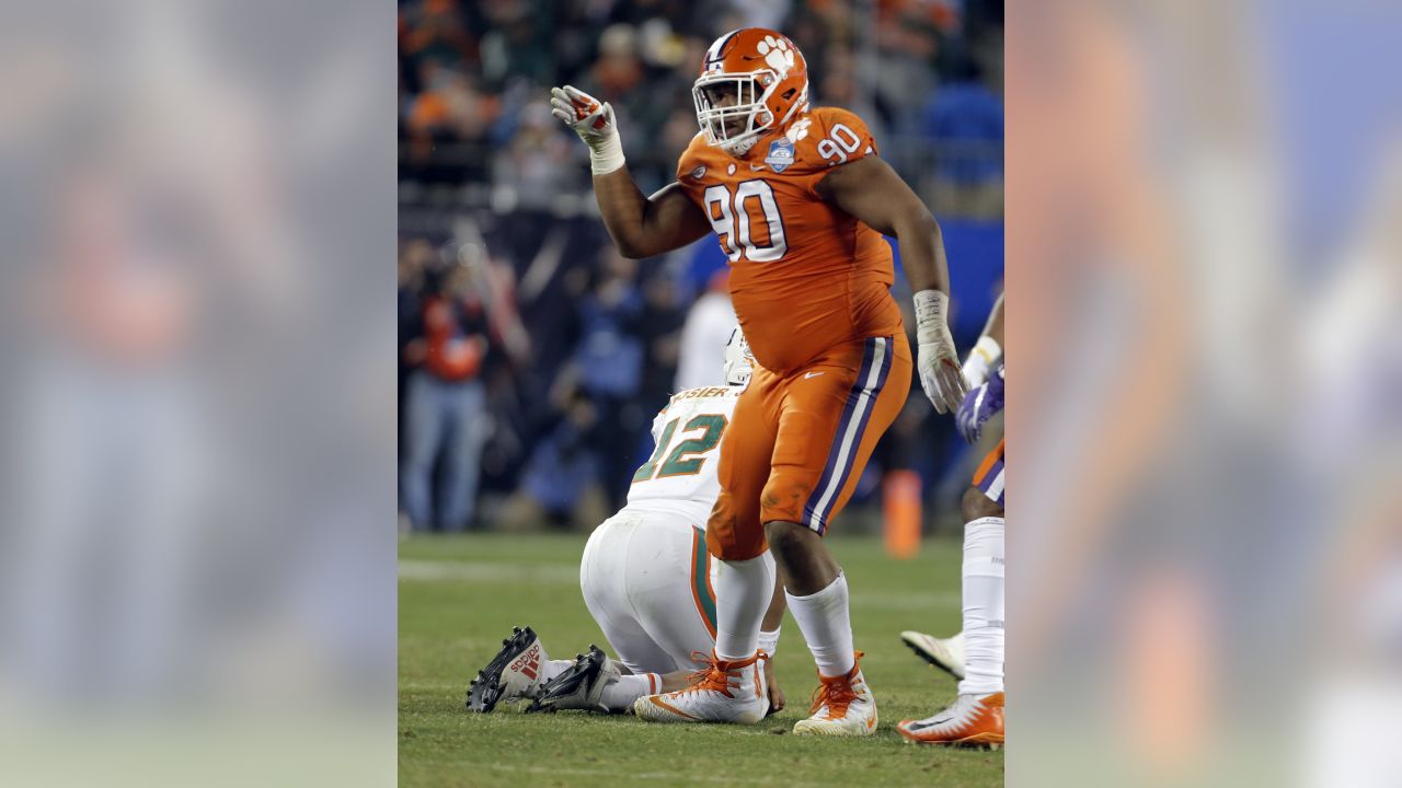 2019 Chargers Draft Profile: Clemson DT Dexter Lawrence - Bolts From The  Blue