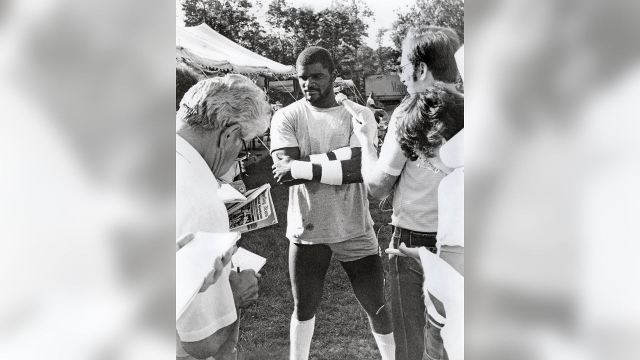 \ud83d\udcf8 56 of 56: Rare photos of Lawrence Taylor