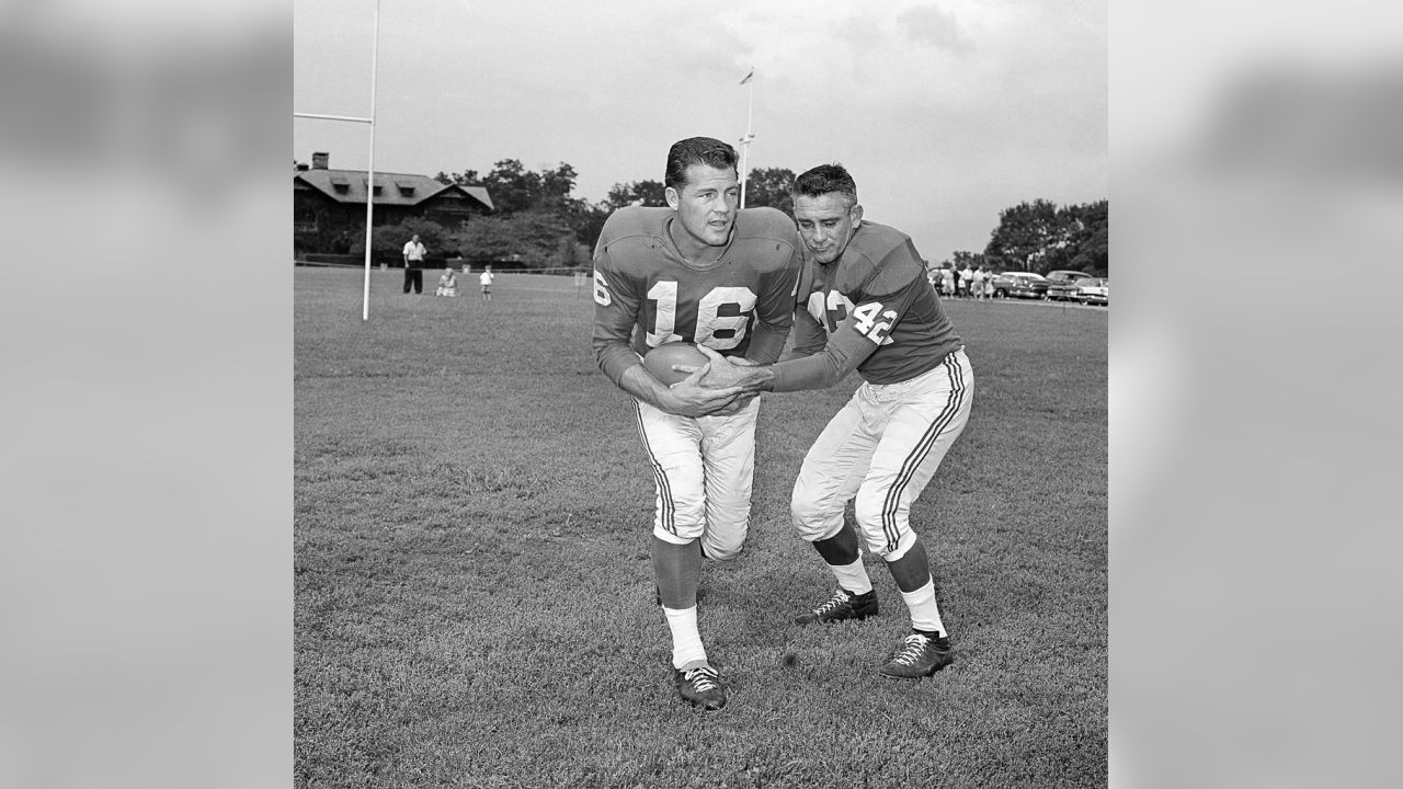 Frank Gifford of the New York Giants poses for a circa 1950s photo