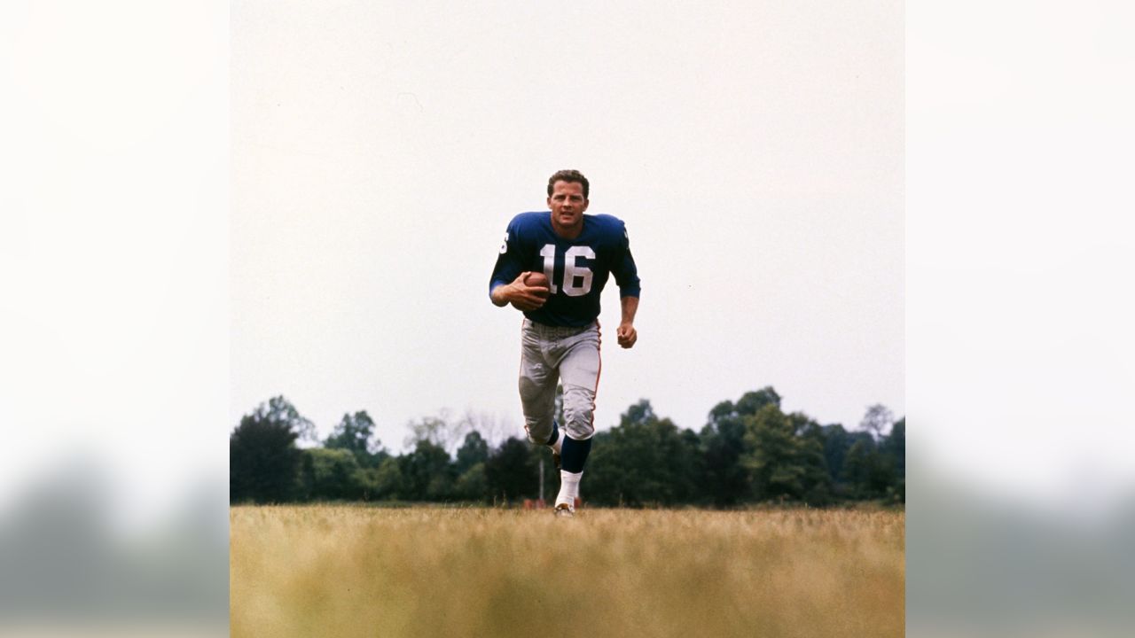 NFL - A sad day for all of football New York Giants legend Frank Gifford  has died at the age of 84. #RIPFrankGifford