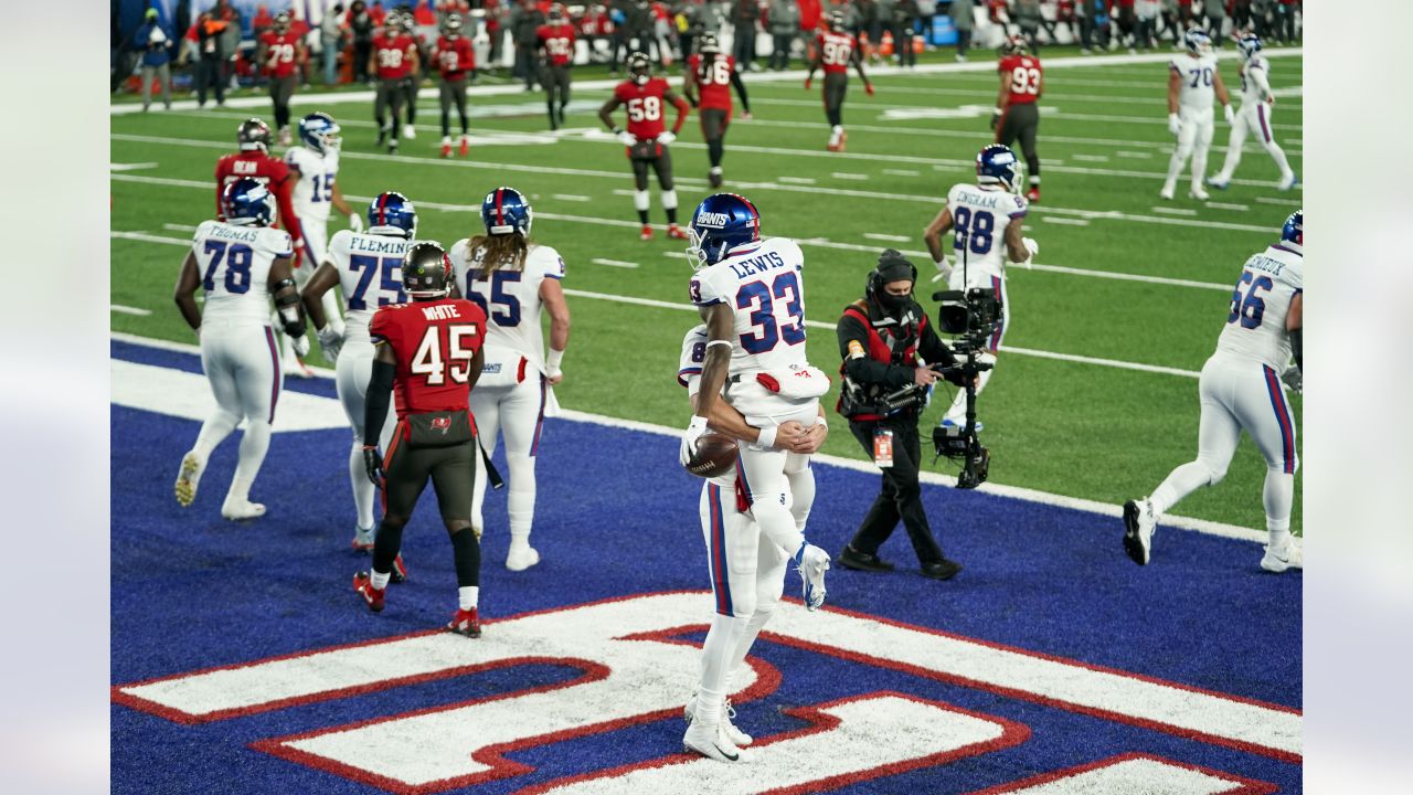 Photo: New York Giants vs. Tampa Bay Buccaneers - TAM2008010602 