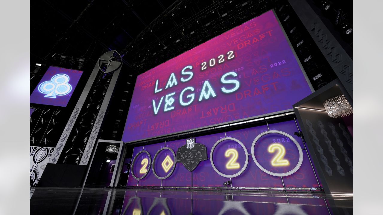 \ud83d\udcf8 FIRST LOOK: 2022 NFL Draft stage in Las Vegas