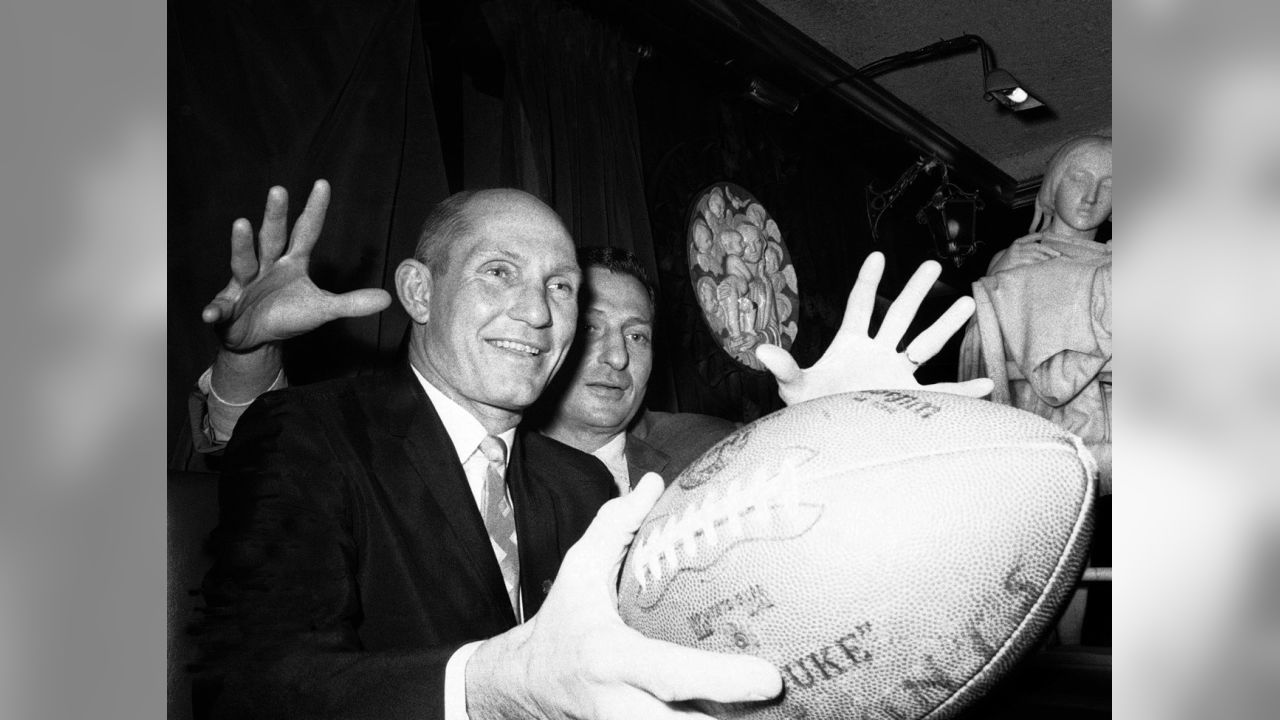 New York Giants quarterback Y.A. Tittle, 1962.. Courtesy: CSU