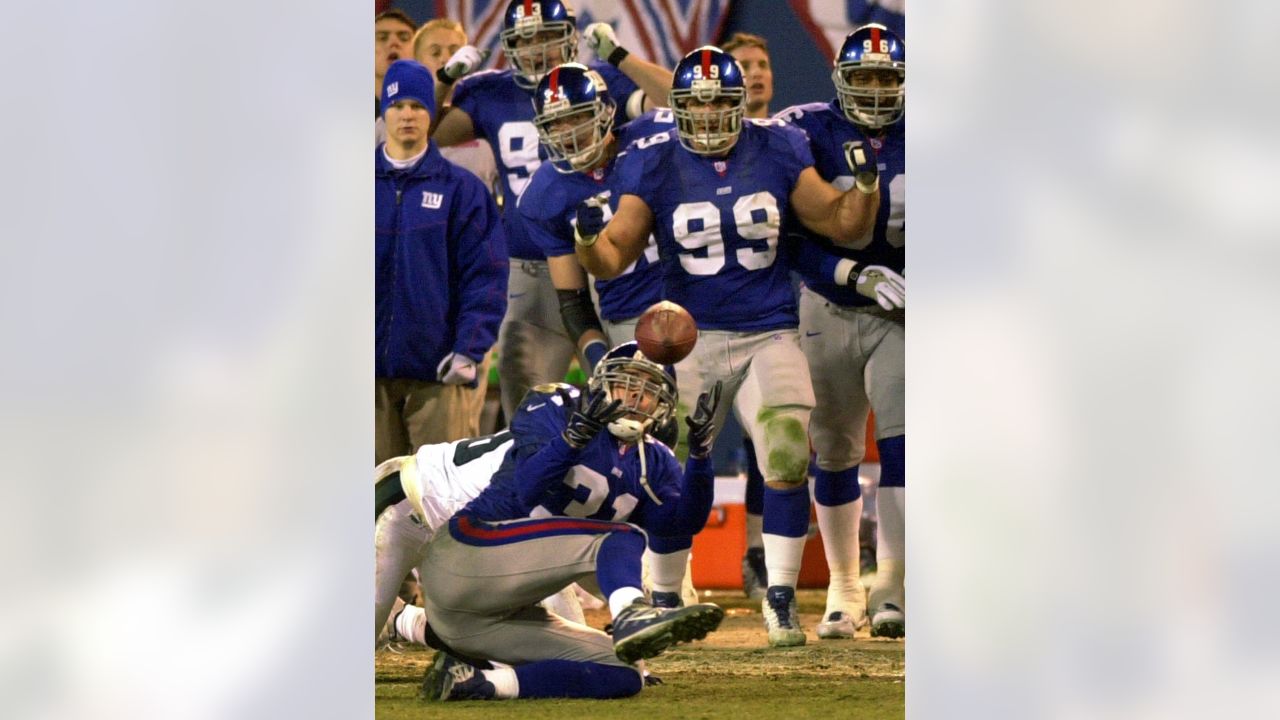 New York Giants quarterback Jeff Hostetler does a little scrambling to  avoid Chicago Bears Steve McMichael (rear) and Trace Armstrong (93) during  third quarter action in NFL playoff game, Sunday, Jan. 14