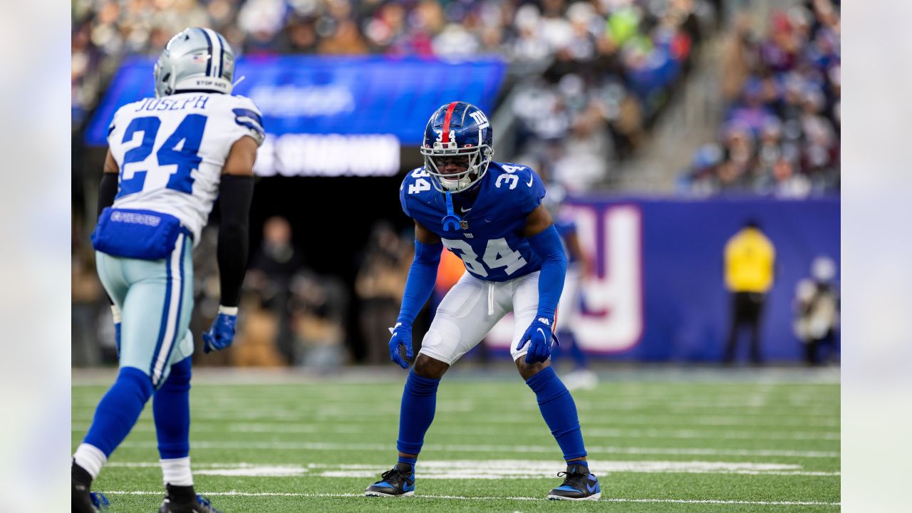 New York Giants cornerback Jarren Williams (34) runs against the Washington  Football Team during an NFL football game, Sunday, Jan. 9, 2022, in East  Rutherford, N.J. (AP Photo/Adam Hunger Stock Photo - Alamy