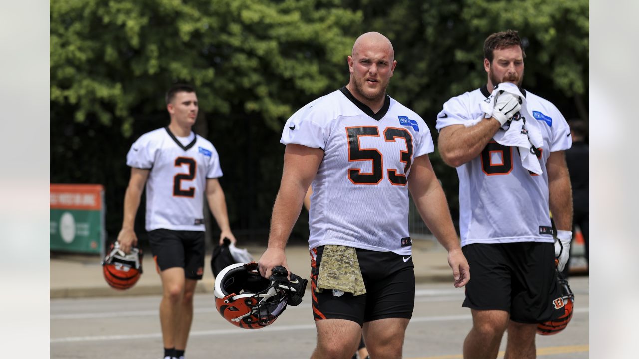 New York Giants center Billy Price (69) watches a replay after a