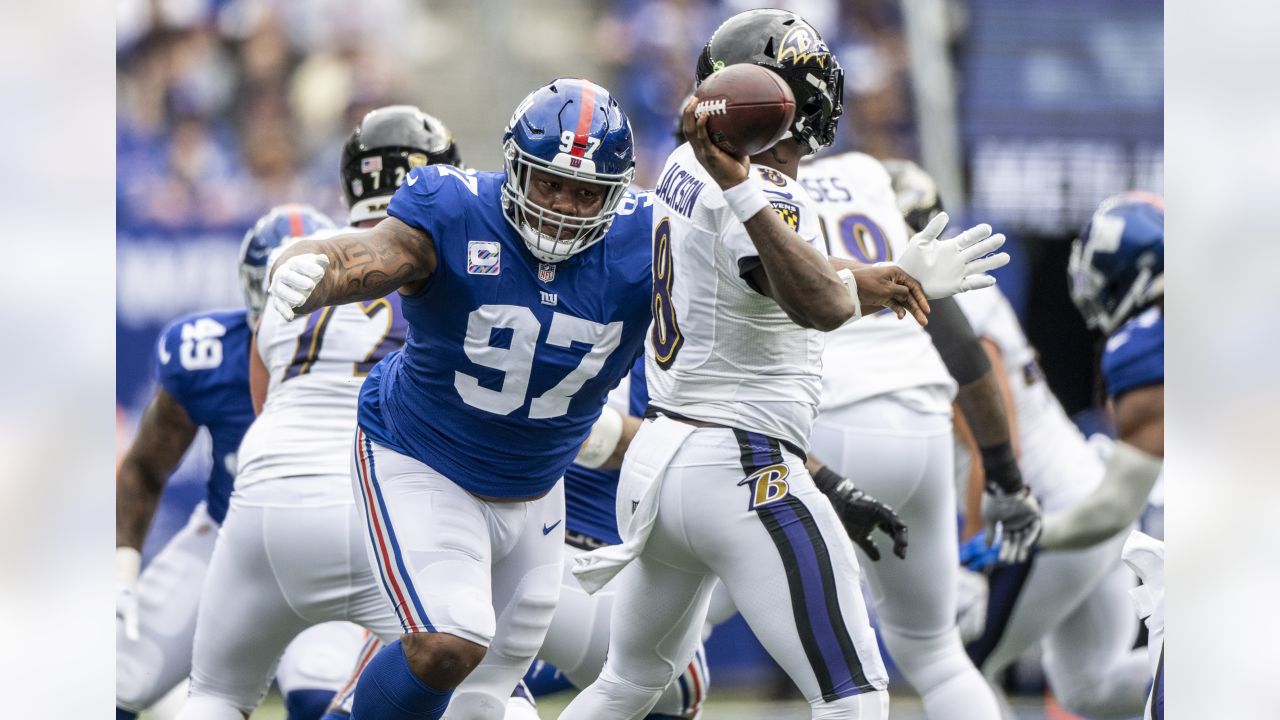 : DEXTER LAWRENCE NEW YORK GIANTS 8X10 SPORTS ACTION PHOTO (TT) :  Sports & Outdoors