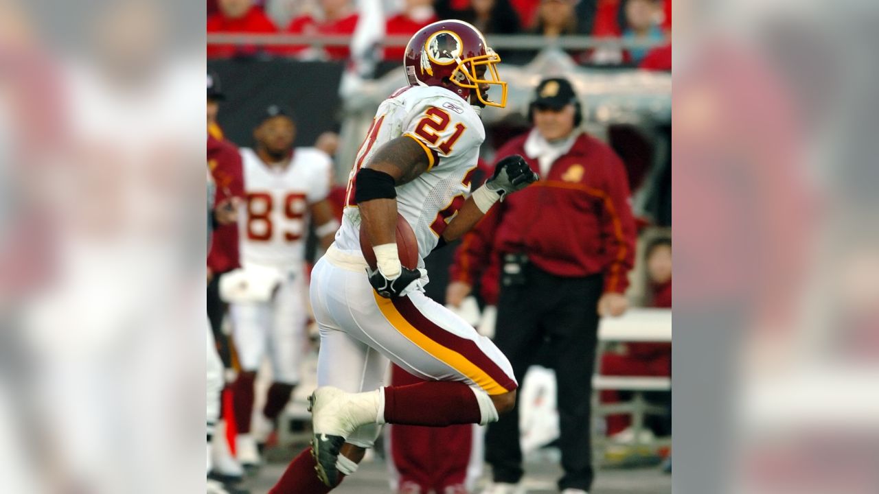 Download NFL Safety Sean Taylor in action. Wallpaper