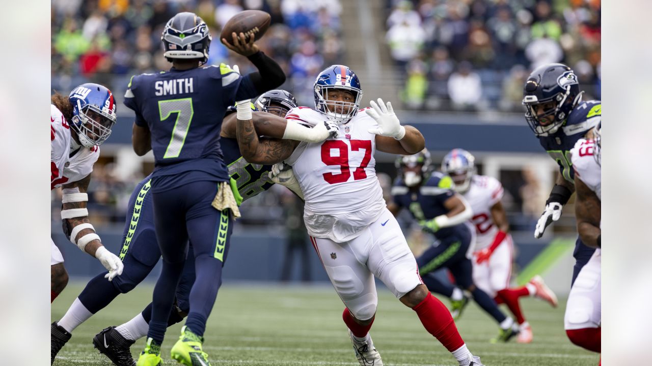 : DEXTER LAWRENCE NEW YORK GIANTS 8X10 SPORTS ACTION PHOTO (TT) :  Sports & Outdoors