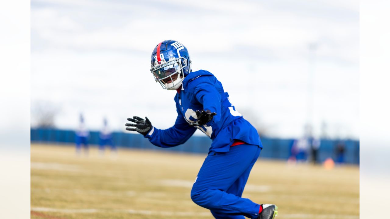 New York Giants cornerback Zyon Gilbert (38) defends against the Washington  Commanders during an NFL football game Sunday, Dec. 4, 2022, in East  Rutherford, N.J. (AP Photo/Adam Hunger Stock Photo - Alamy