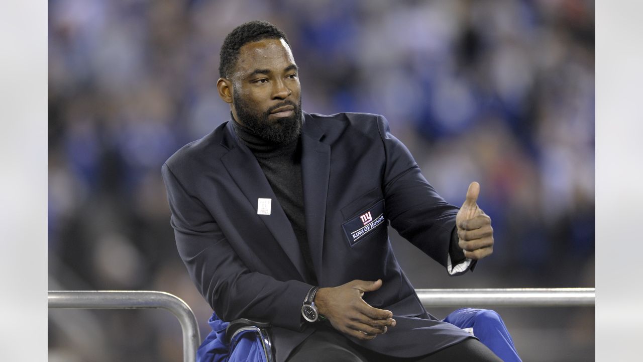 Justin Tuck, Giants and Ex-Notre Dame Star, Won't Jinx Irish - The New York  Times