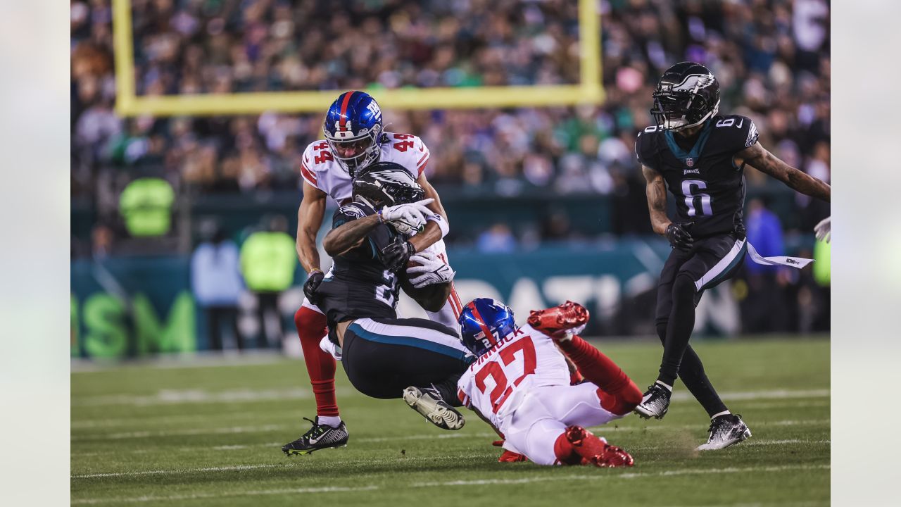 \ud83d\udcf8 Photos: Giants face Eagles in Week 18