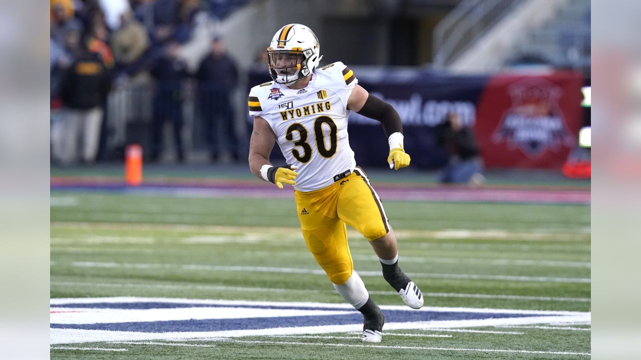 Former Wyoming linebacker Logan Wilson racks up 17 tackles in