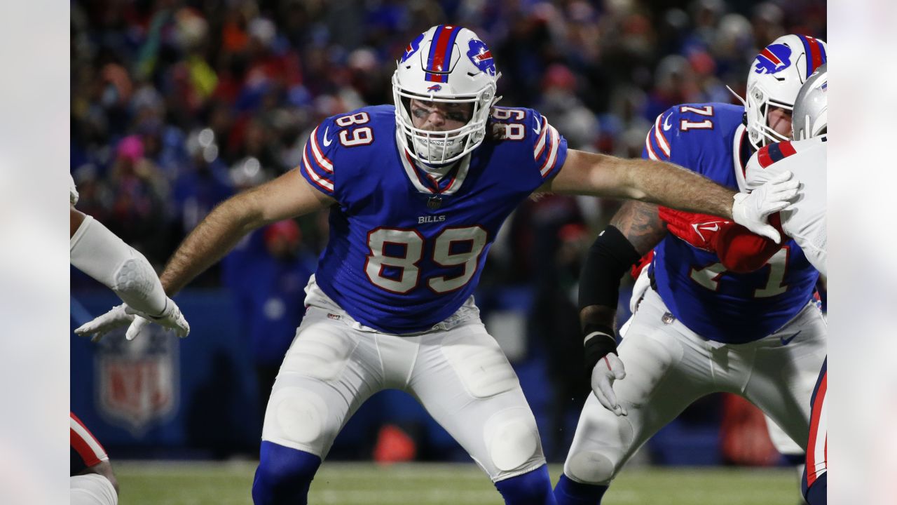 Buffalo Bills tight end Tommy Sweeney (89) at the line of scrimmage during  the first half an NFL football game against the New England Patriots,  Thursday, Dec. 1, 2022, in Foxborough, Mass. (