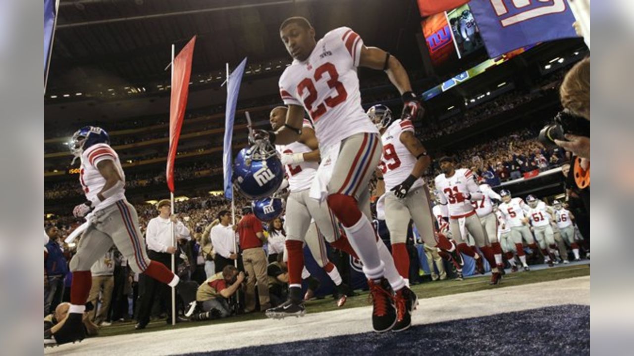 New York Giants wide receiver Victor Cruz (C) catches a two-yard touchdown  pass against New England Patriots safety James Ihedigbo during the first  quarter at Super Bowl XLVI at Lucas Oil Stadium