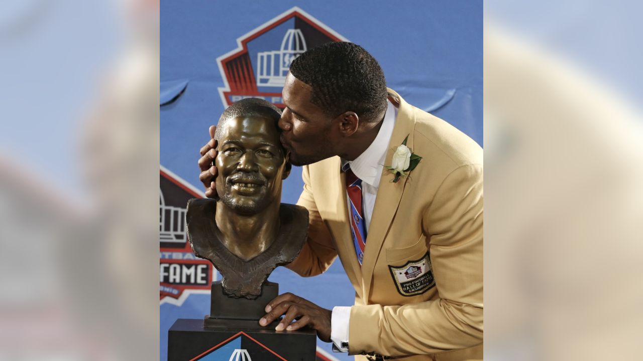 Michael Strahan's appearance inspires Giants players and lifts