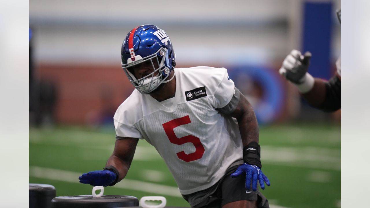 New York Giants linebacker Kayvon Thibodeaux (5) watches replay against the Arizona  Cardinals during the first half of an NFL football game, Sunday, Sept. 17,  2023, in Glendale, Ariz. (AP Photo/Rick Scuteri