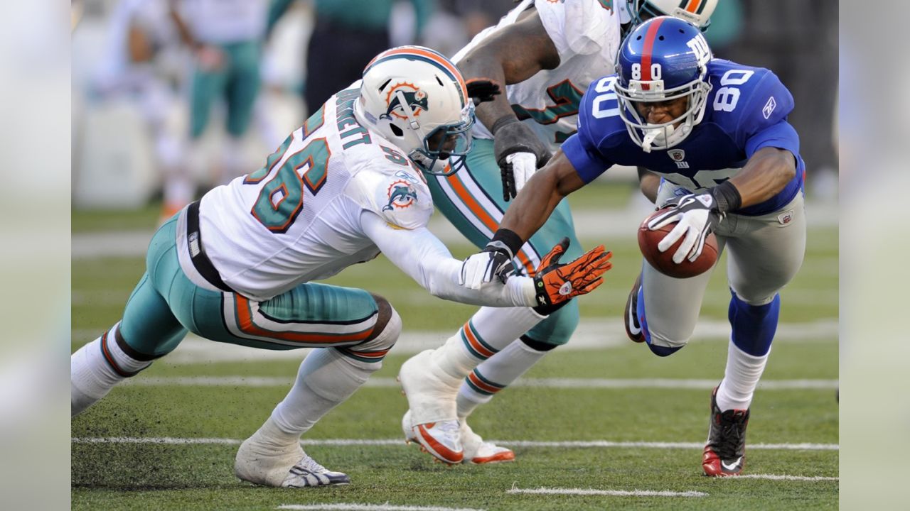 NFL won't fine Giants' Victor Cruz for cleats tribute