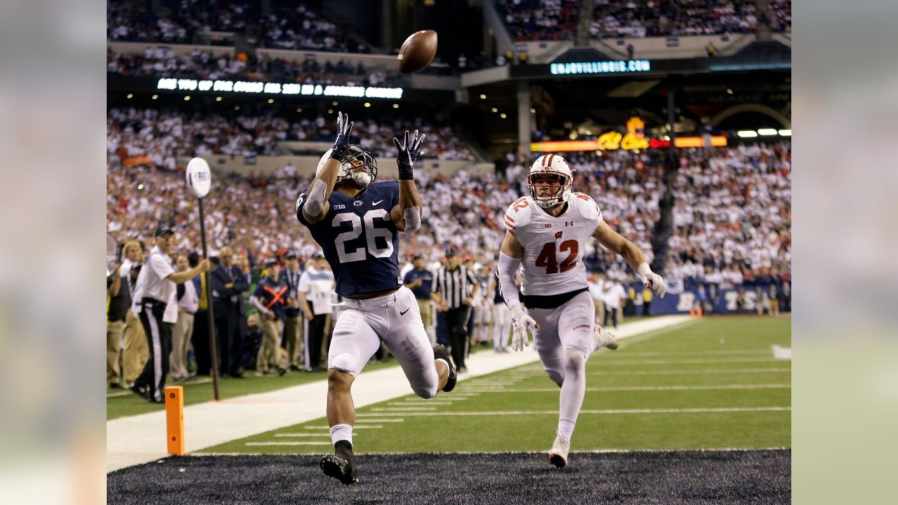 Former Penn State football RB Saquon Barkley helps out young Giants fan