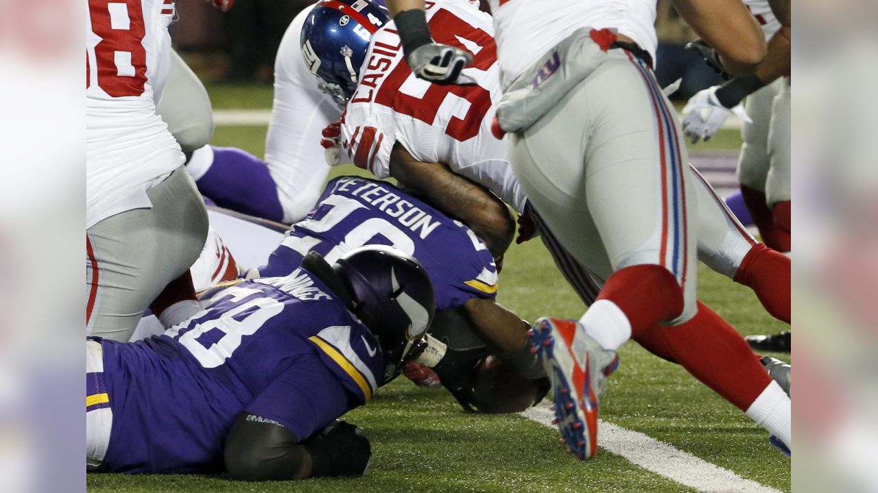 SEE IT: Adrian Peterson carried through restaurants on way to locker room  in new Vikings stadium – New York Daily News