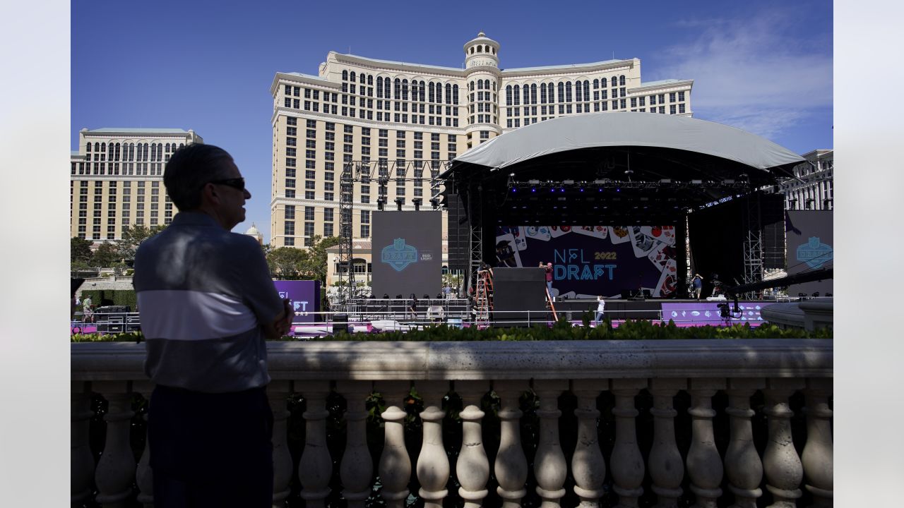 Las Vegas, USA. 28th Apr, 2022. April 28, 2022, Las Vegas, Nevada, United  States: Kayvon Thibodeaux attends the 2022 NFL Draft at the Bellagio Hotel  & Casino on April 28, 2022 in