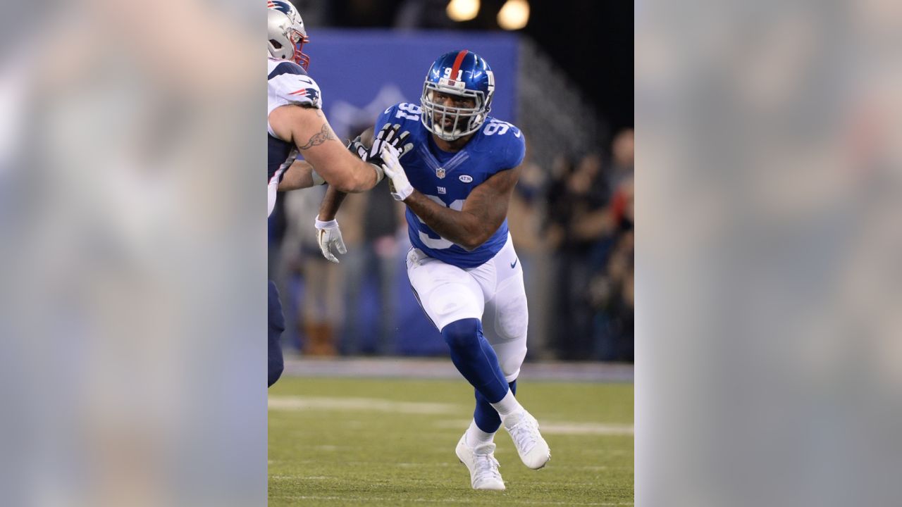 Giants place LB J.T. Thomas, LS Danny Aiken on IR