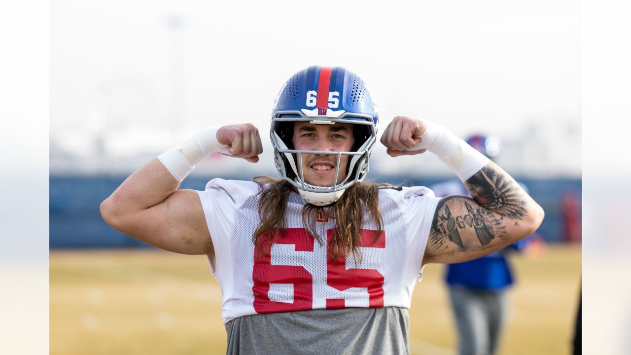 New York Giants center Nick Gates (65) in coverage during an NFL