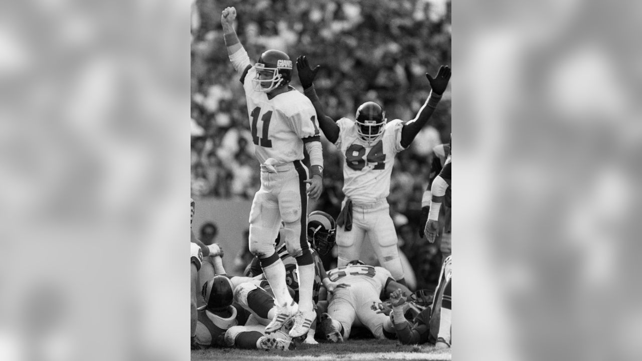 1981: Carpenter & Simms Spur Giants to Win Over Cards  New york giants  football, Giants football, Ny giants football