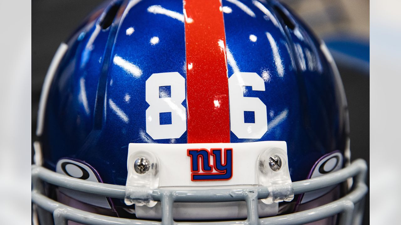 Photos: Giants player arrivals and locker room tour