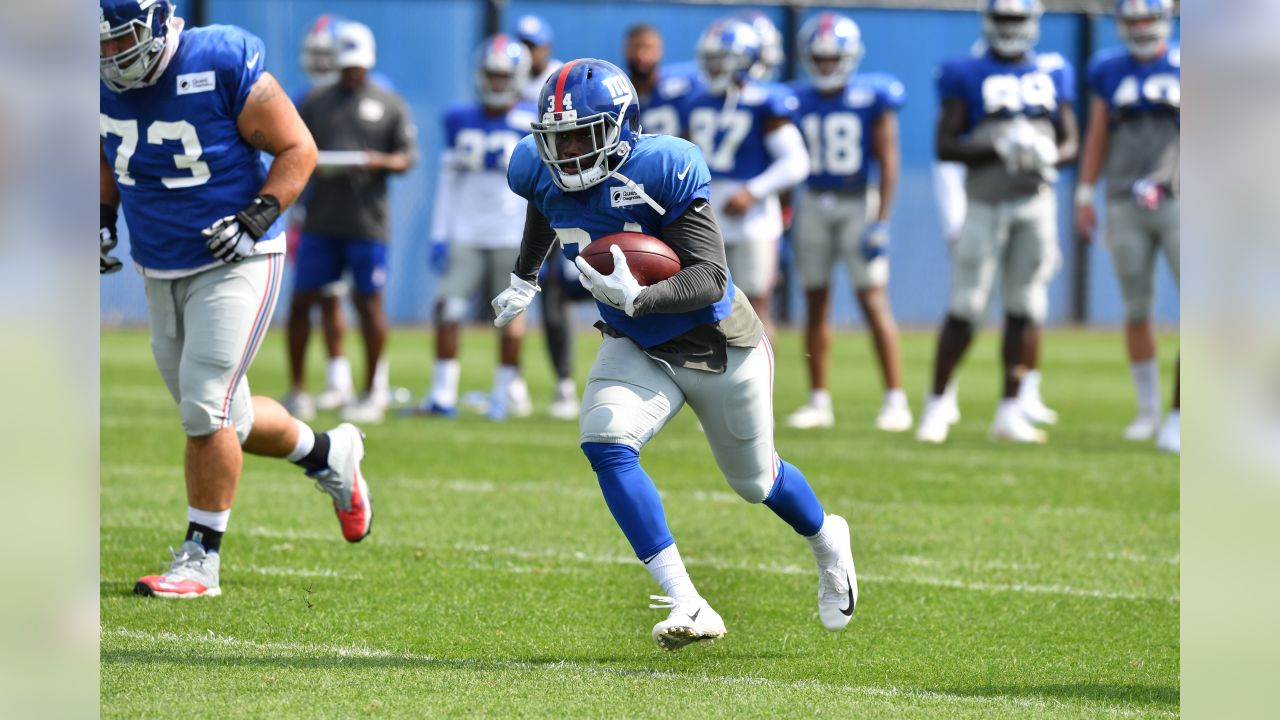 Saquon Barkley tweaks his leg in Giants practice